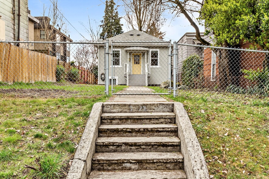 Building Photo - 1521 E Spruce St