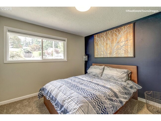 Building Photo - Spacious 4-Bedroom Home with Multiple Livi...