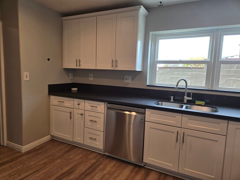 Building Photo - 7219 Mohawk St