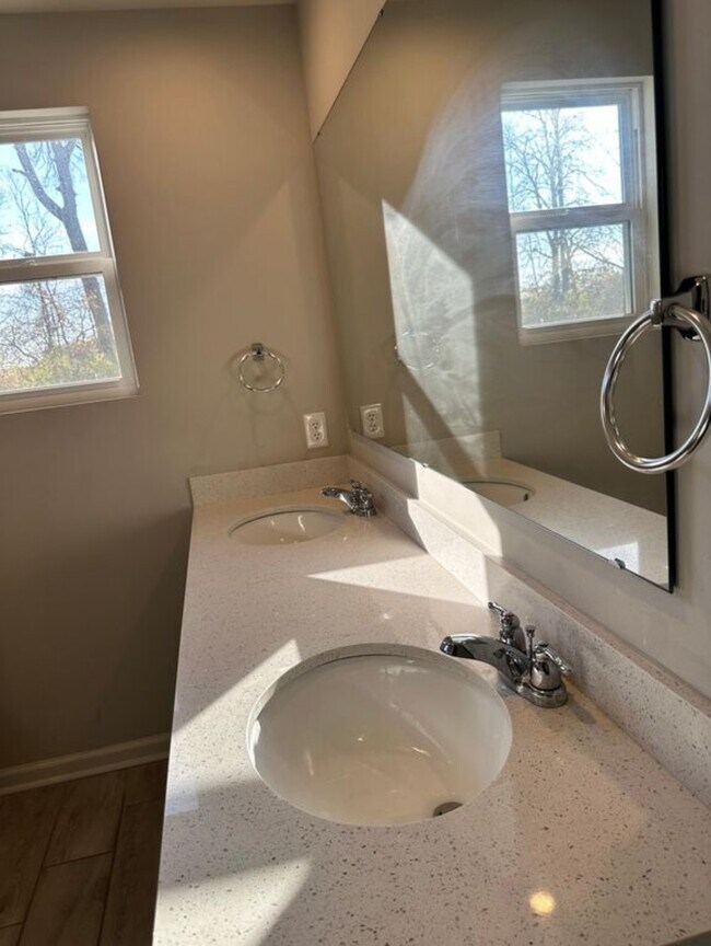 Building Photo - 13484 Dewpoint Ln