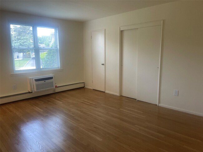 Building Photo - 130 S Park Ave