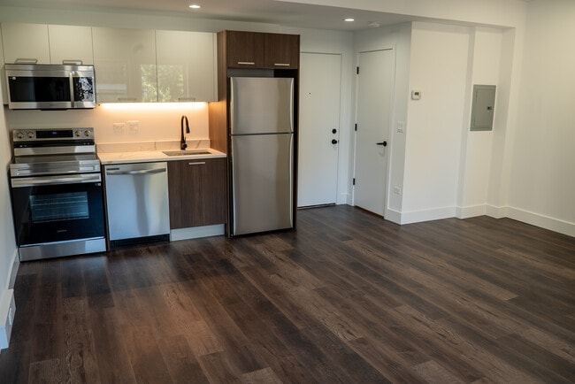 Building Photo - 1555 W Hollywood Ave