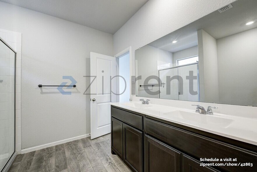 Building Photo - 9720 Fallston Dr