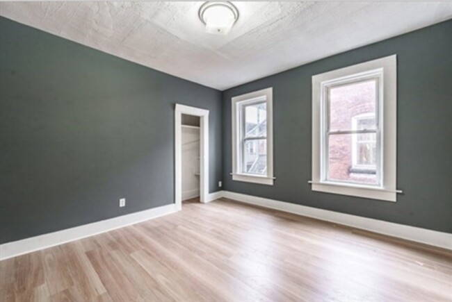 Building Photo - 173 Elm St