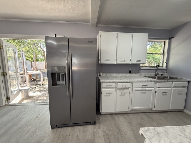 Building Photo - 5736 Shipp Dr