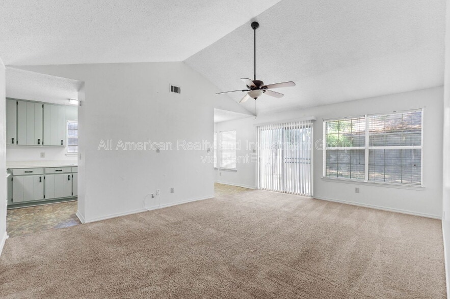 Building Photo - 1925 Estival St