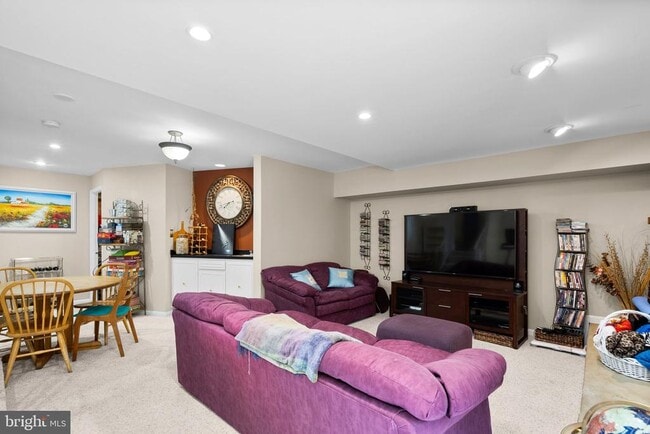 Building Photo - 9033 Blarney Stone Dr