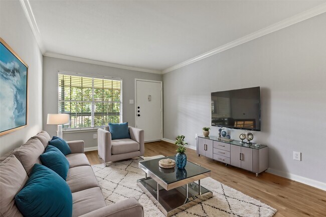 Building Photo - 845 Augusta Dr