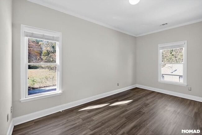 Building Photo - 237 Crumley St SW