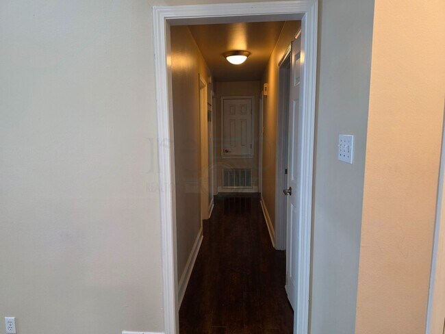 Building Photo - Great 3BR 2BA Find in Pleasant Tree Neighborhood!