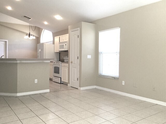 Building Photo - 1591 Crawford Dr