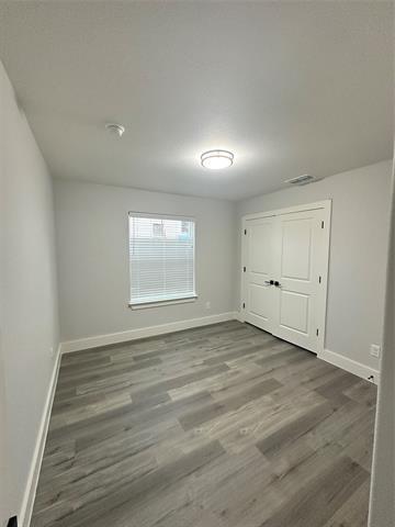 Building Photo - 406 W 6th St