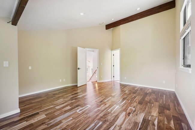 Building Photo - Stunning 3,146 Sq. Ft. Olympia Waterfront ...
