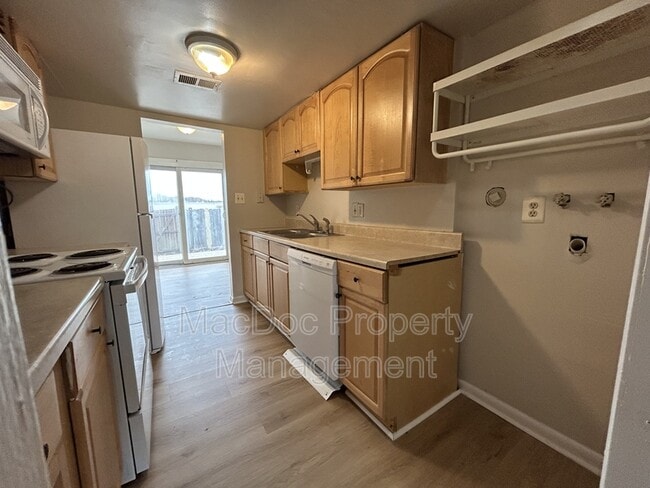 Building Photo - 2538 Sedgewick Pl