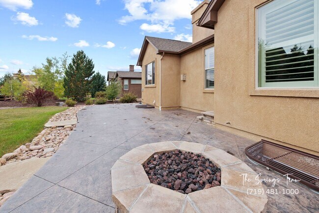 Building Photo - BEAUTIFUL 4BD + BONUS ROOM/3BA/3 CAR GARAG...