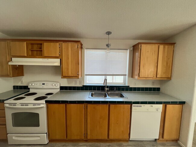 Building Photo - 1404 River Run Ln