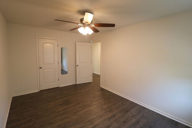 Building Photo - 4515 Wedge Dr