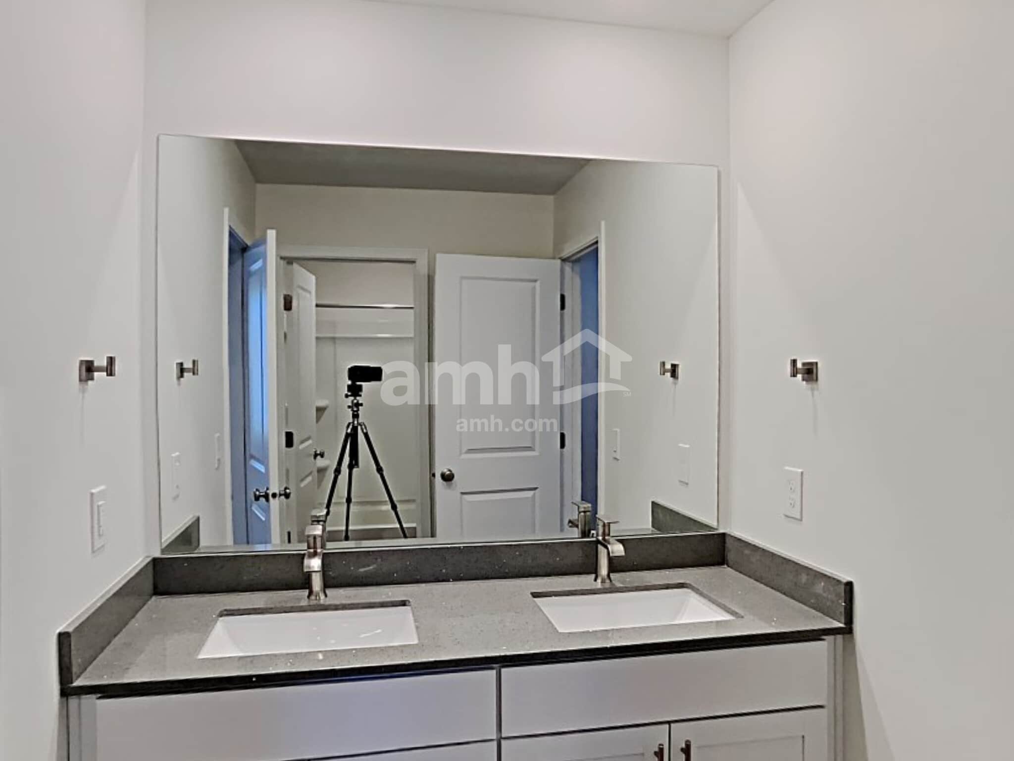 Building Photo - 2431 E Frontier St