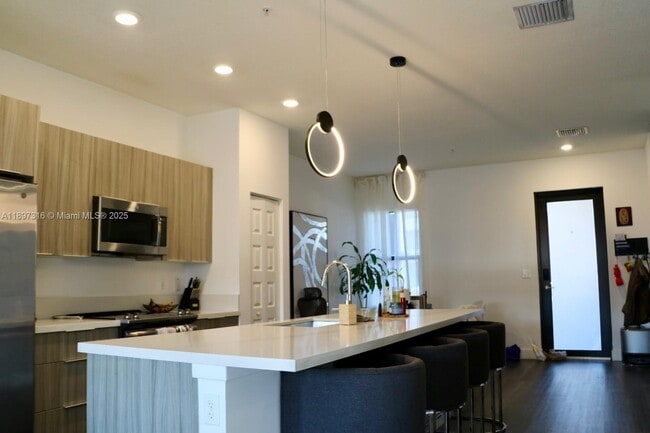 Building Photo - 7819 NW 104th Ave