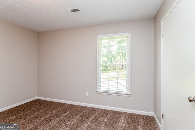 Building Photo - 465 Rosehill Dr
