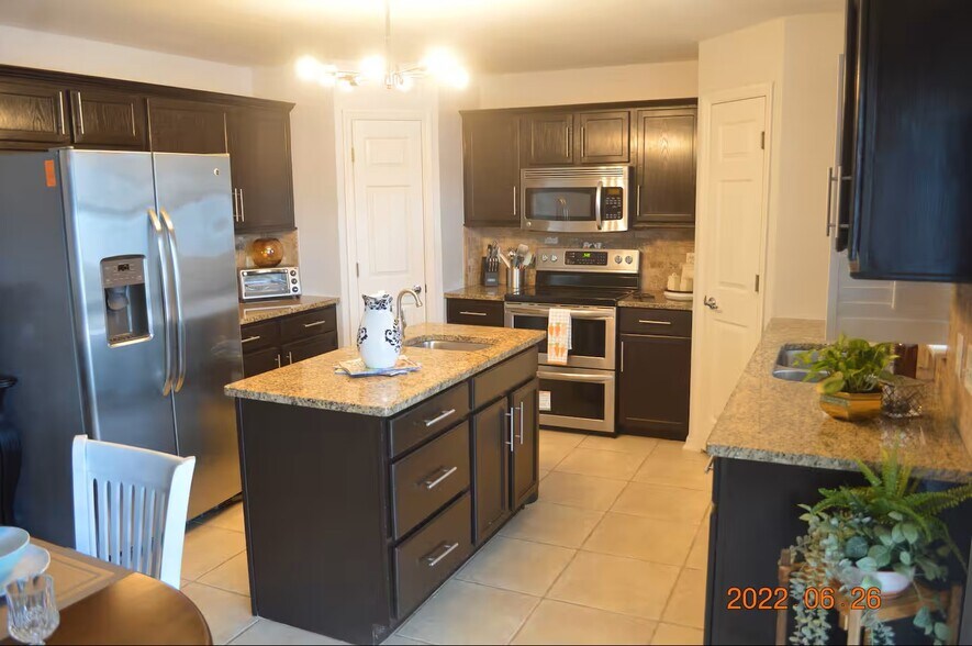 Kitchen - 12 Fircrest Ln
