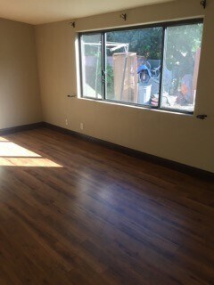Building Photo - Spacious three bedroom one and half bath house in Sunland!