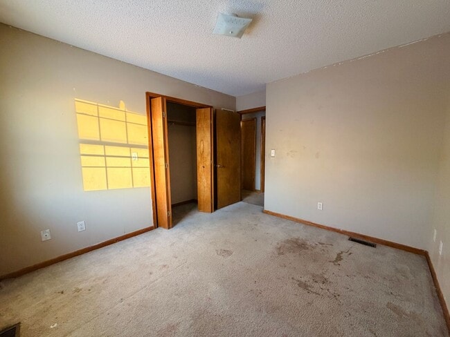 Building Photo - All electric ranch