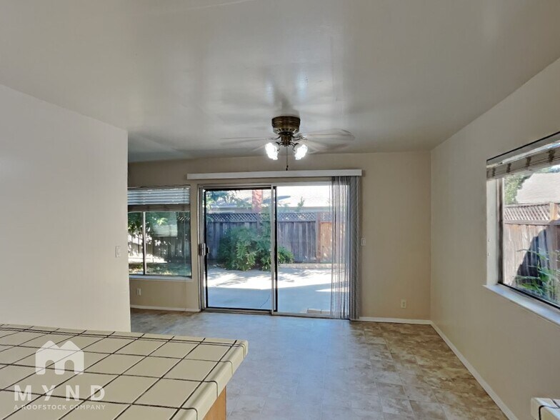 Building Photo - 6107 Vale Ct