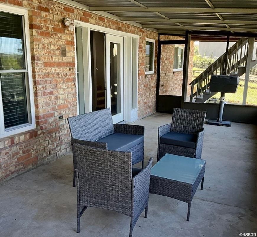 Building Photo - 115 Ledgerock Rd