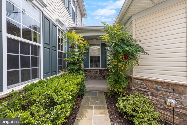Building Photo - 805 Thicket Ct