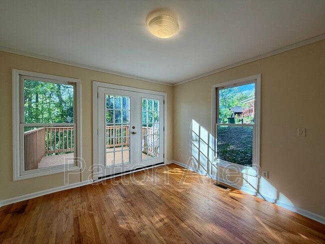 Building Photo - 92 Westover Dr