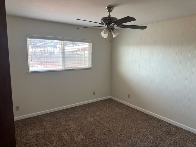 Building Photo - 11465 Ave 200