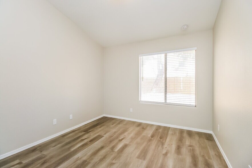 Building Photo - 4119 E San Pedro Ave