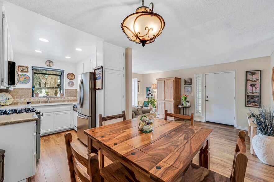 Building Photo - 28010 Tiffany Ln