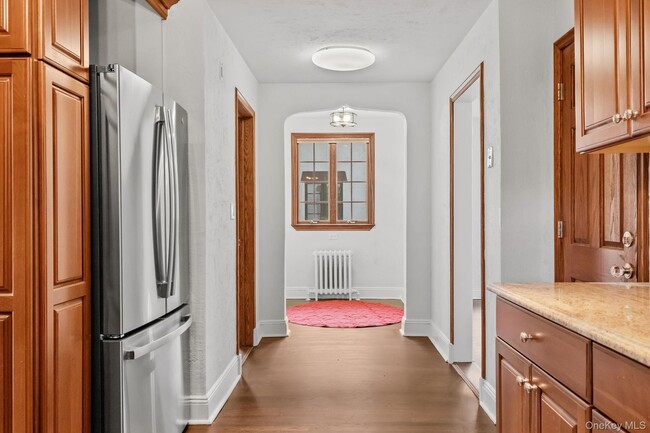 Building Photo - 202 E Garden Rd