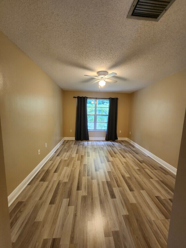 Building Photo - 2912 Westmoreland Ct