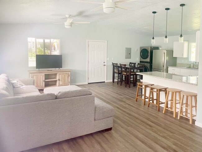 Building Photo - Furnished 2-Bedroom Home for Rent in Hawaiian Shores Subdivision