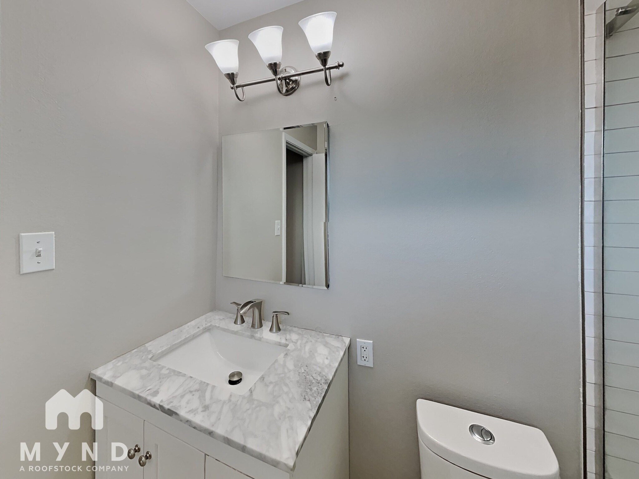 Building Photo - 537 E Laguna Dr