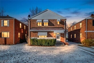 Building Photo - 420 E 222nd St