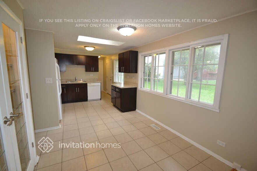 Building Photo - 433 Janine Ln