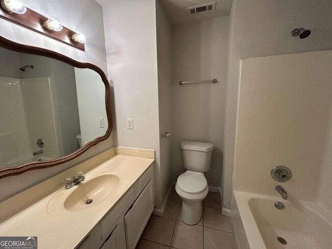 Building Photo - 3550 Main Station Dr SW