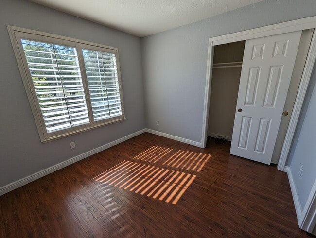 Building Photo - Beautiful 3bed 2.5bath 2 story home located in Rivergate Gated Community