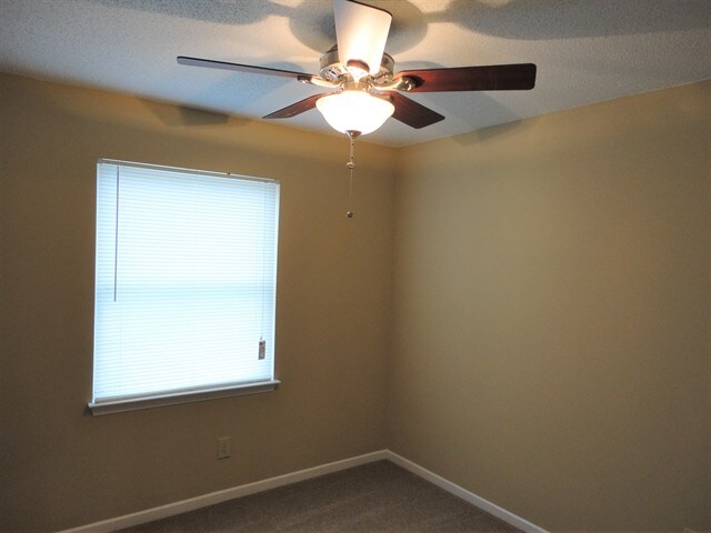 Building Photo - 9211 Wandflower Dr