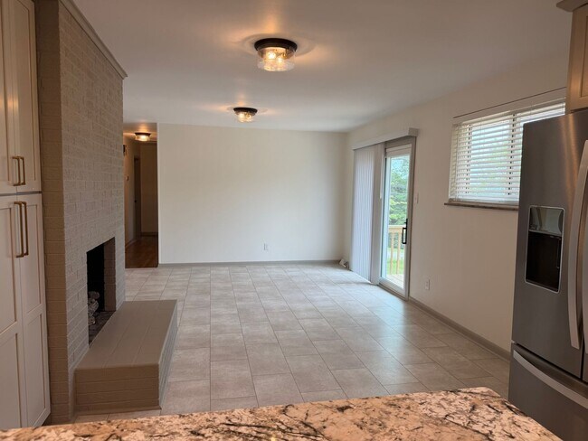 Building Photo - Knoxville 37923 - 3 bedroom 2 bath home located in heart of West Knoxville with separate 1 bedroo...