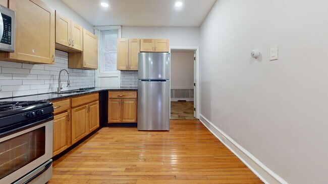 Building Photo - 3 Bedroom Home - OK for Section 8 Voucher ...