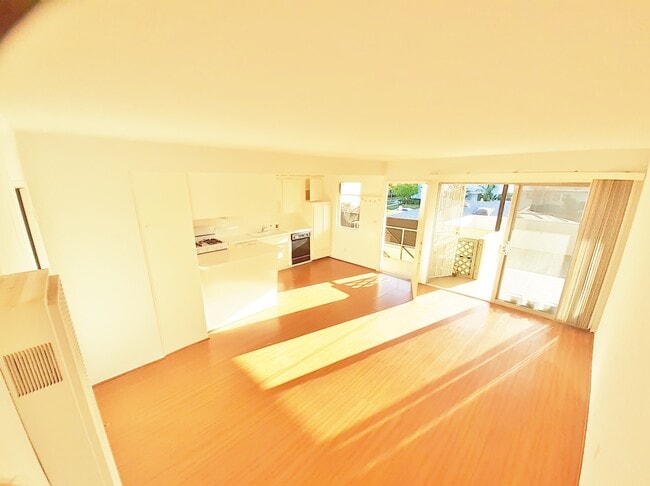 Living room - 1514 Penmar Ave