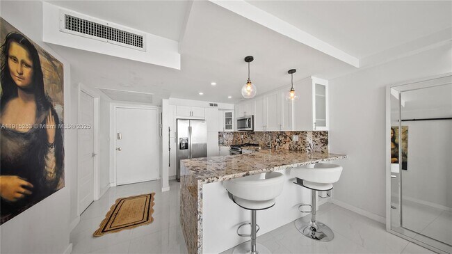 Building Photo - 2030 S Ocean Dr