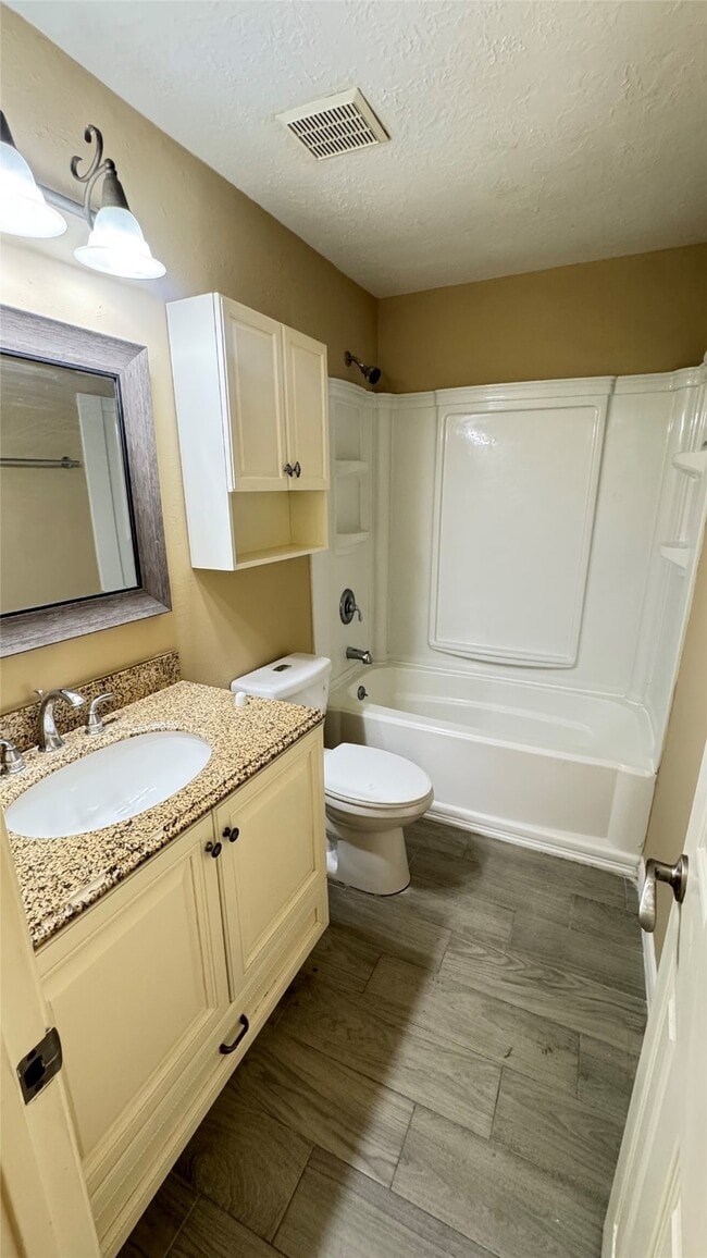 Building Photo - 3303 Glen Spring Dr
