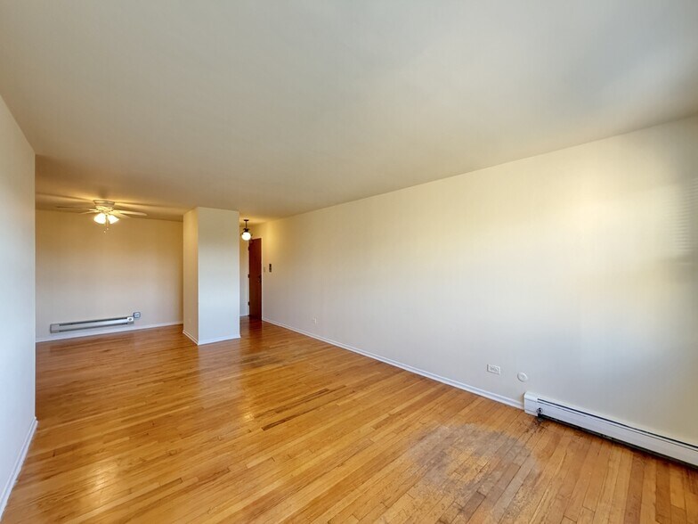 Building Photo - 675 W Wrightwood Ave