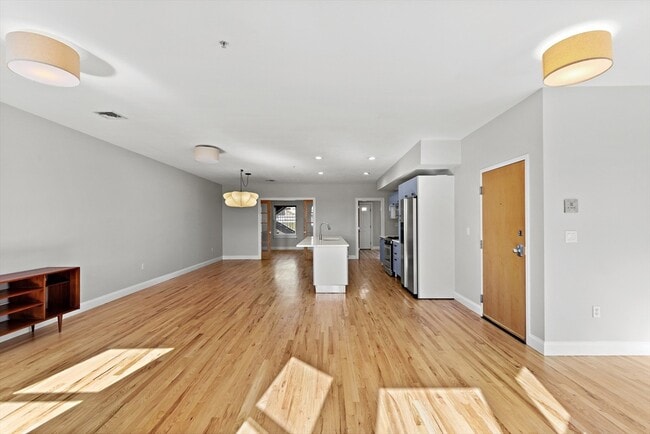 Building Photo - 877 Harrison Ave
